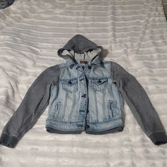 American Eagle Jean jacket with hoodie - Picture 2 of 5